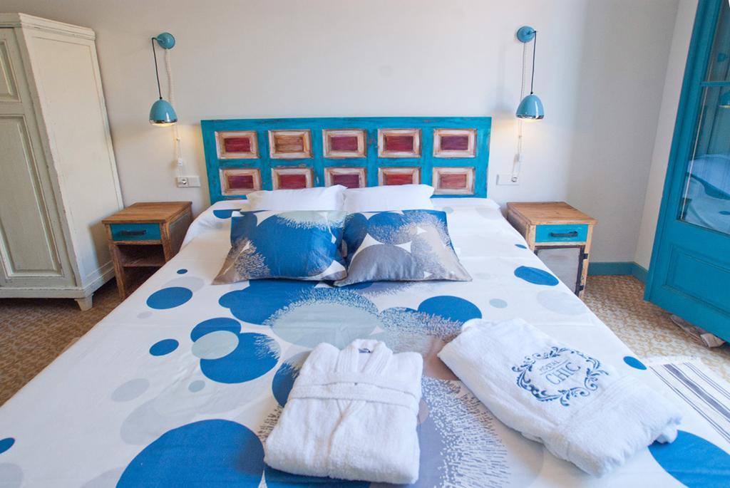 Hotel Hostal Chic Sant Feliu de Guíxols Oda fotoğraf
